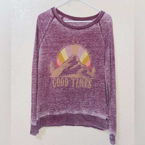 Cute Woman’s Light weight Sweater/Shirt - Picture 2 of 5